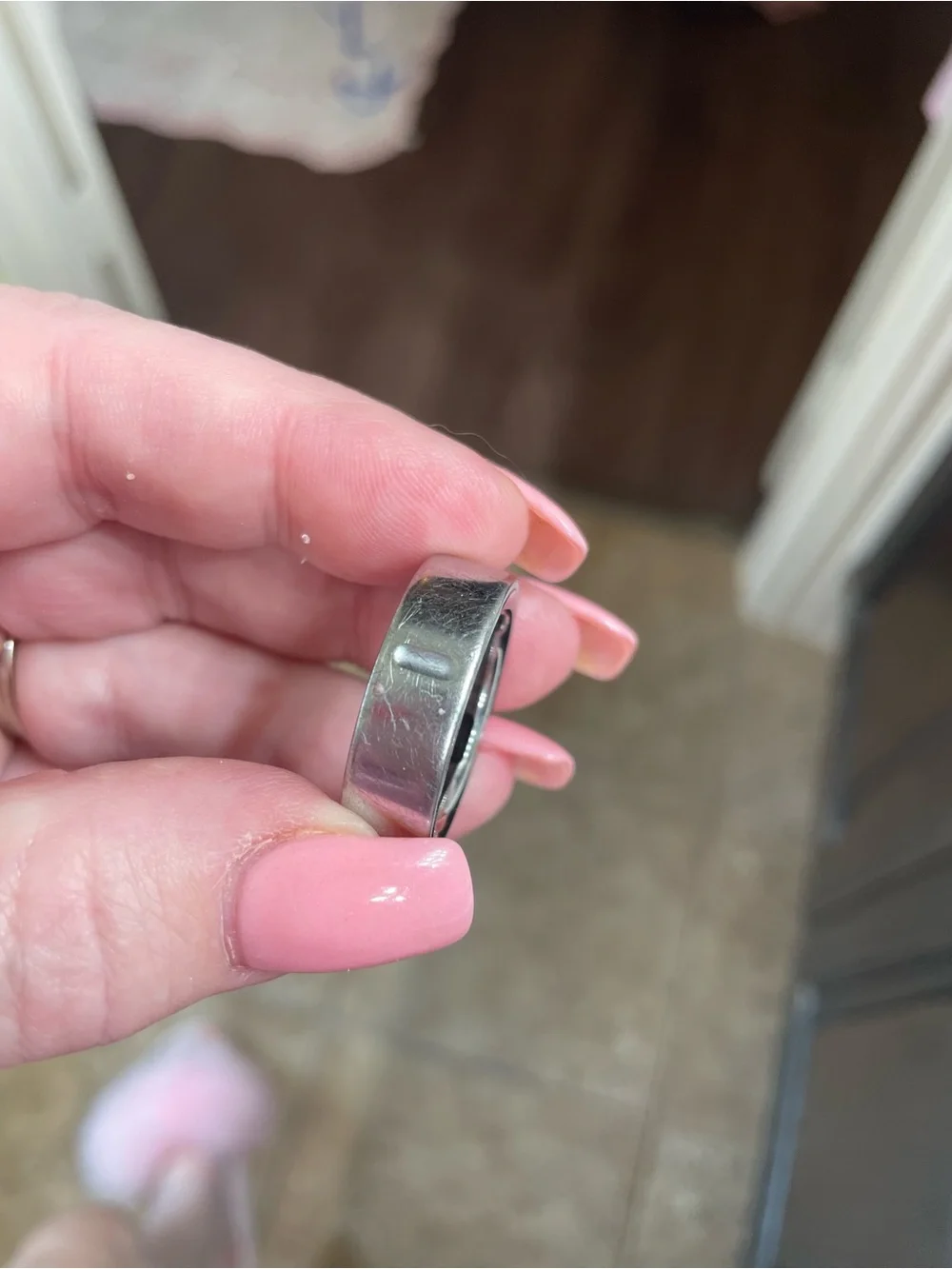OURA RING Gen 4 size 12 with charger. Works great!